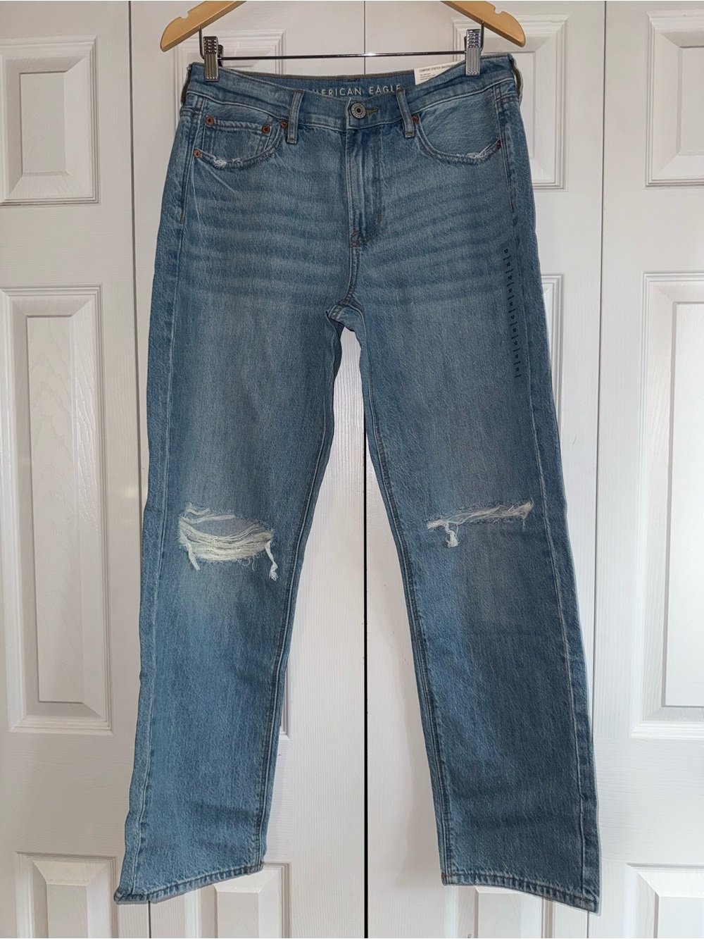 American Eagle ‘90s straight distressed high rise Jean size 10/L30